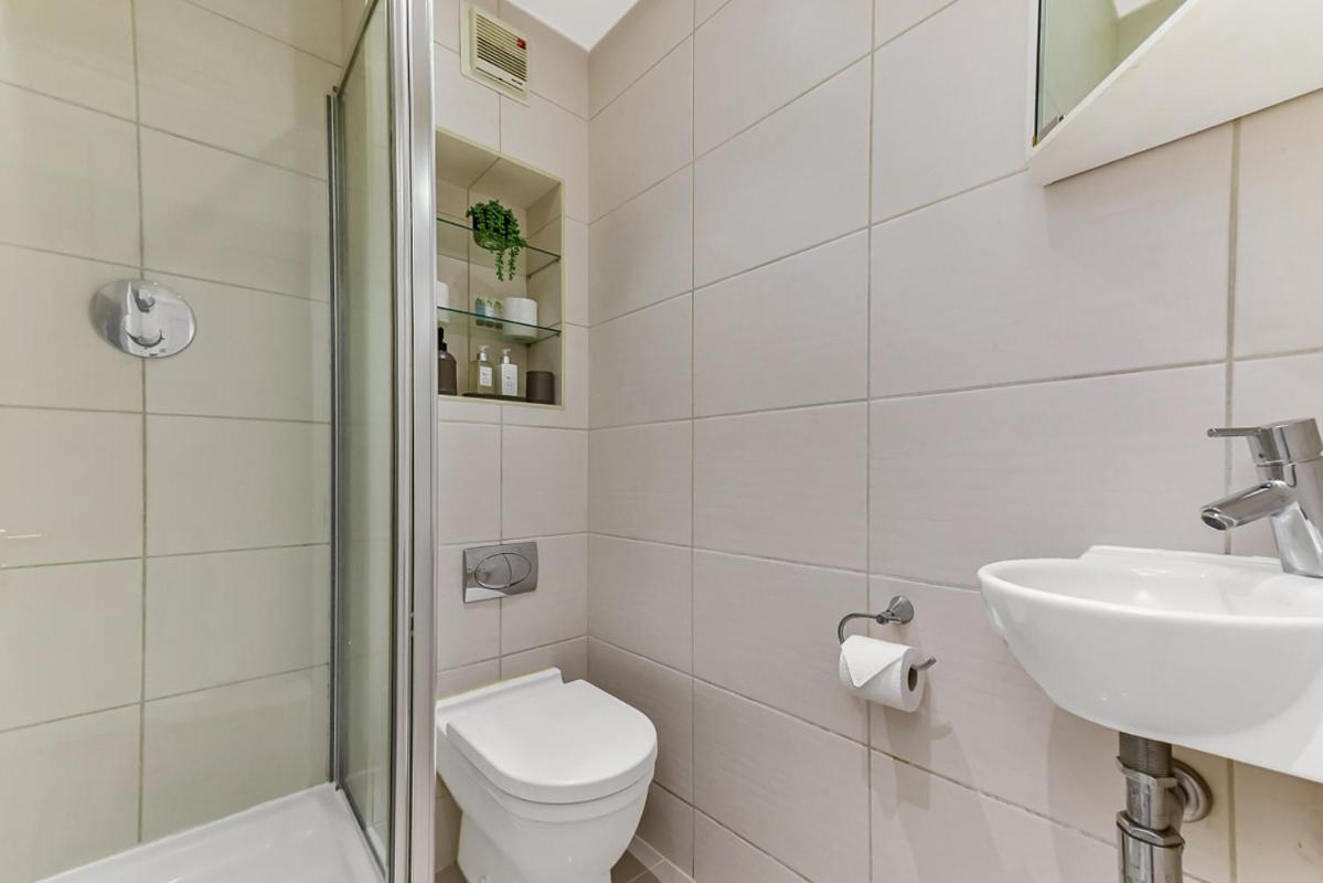 Spacious Cosy 2 Bed Flat, Central Apartamento Londres